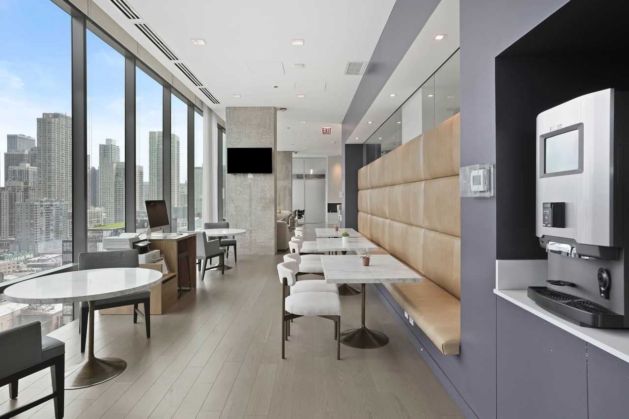 420 N Franklin St - Photo 4 of 9