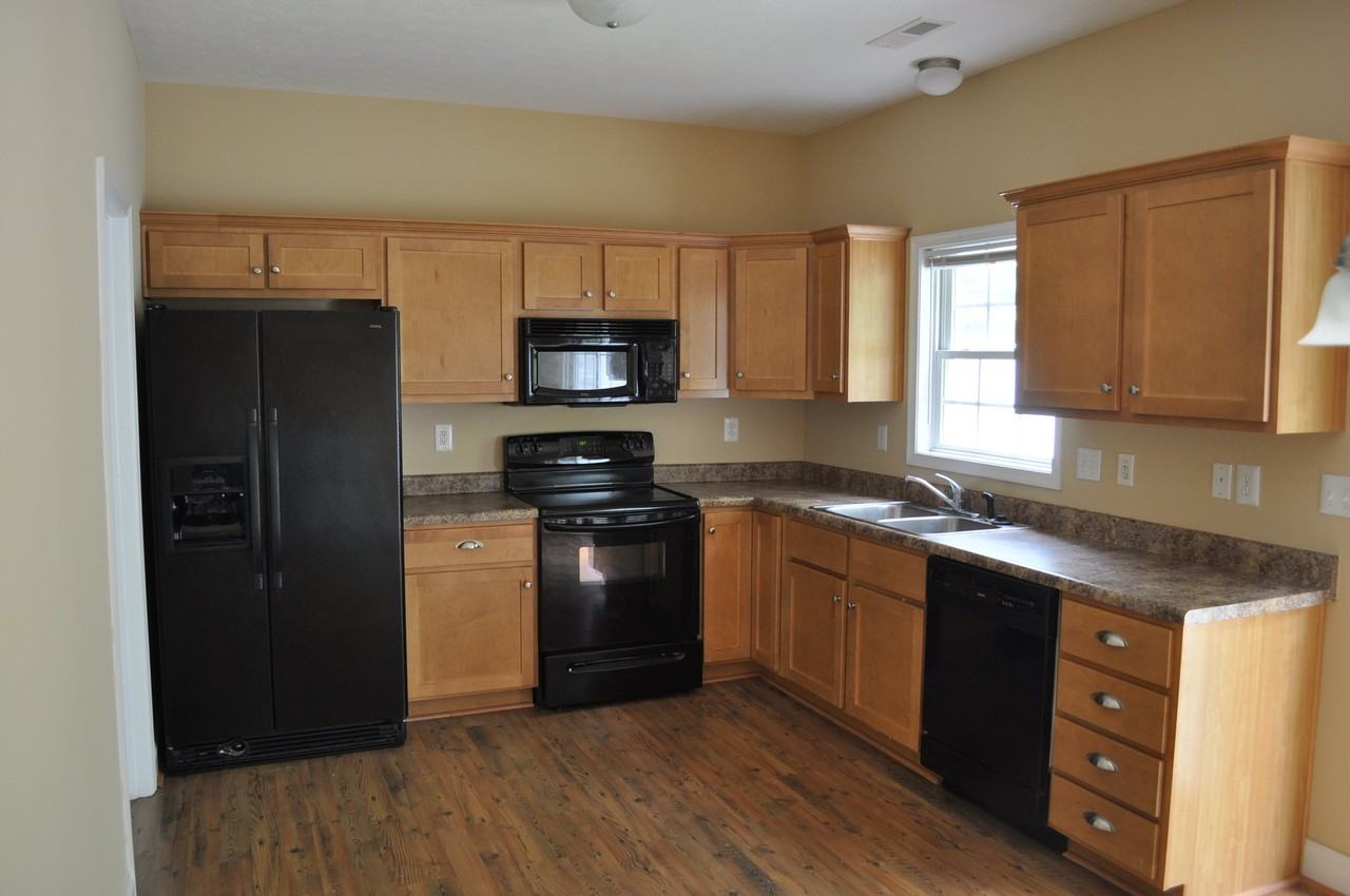 2009 Lakeside Dr #104