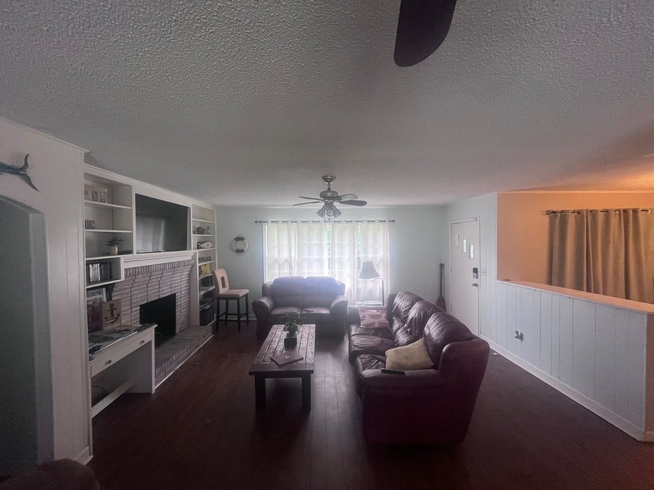 100 Douglas Dr - Photo 2 of 11