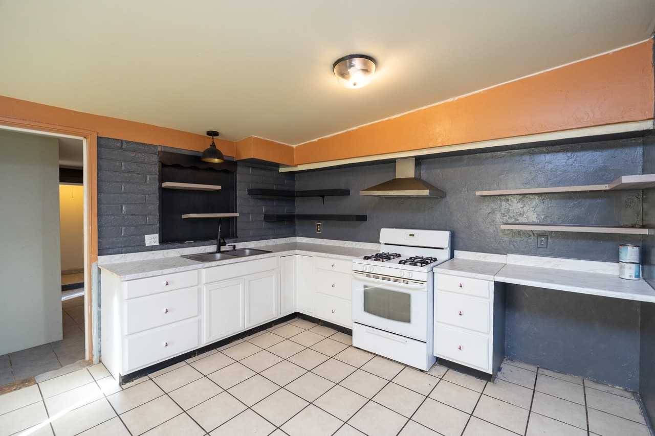 702 N Skyline Dr - Photo 6 of 18