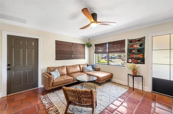 603 Frances St - Photo 4 of 13