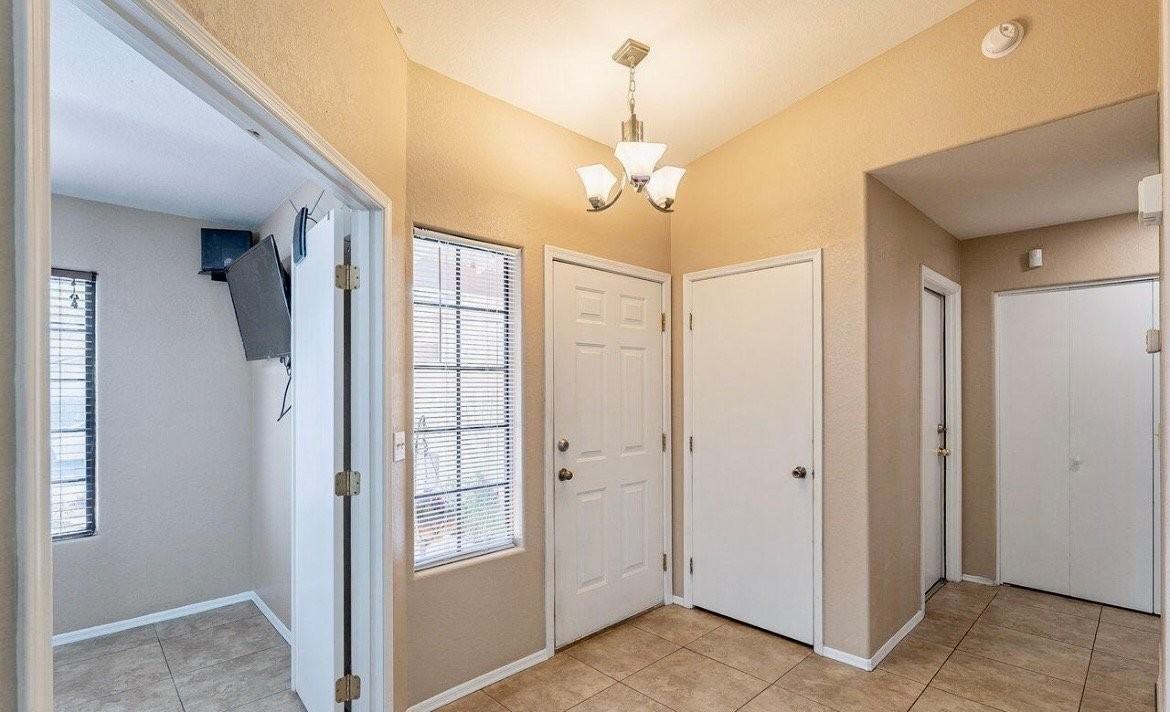 8527 N Spring Creek Dr - Photo 3 of 15