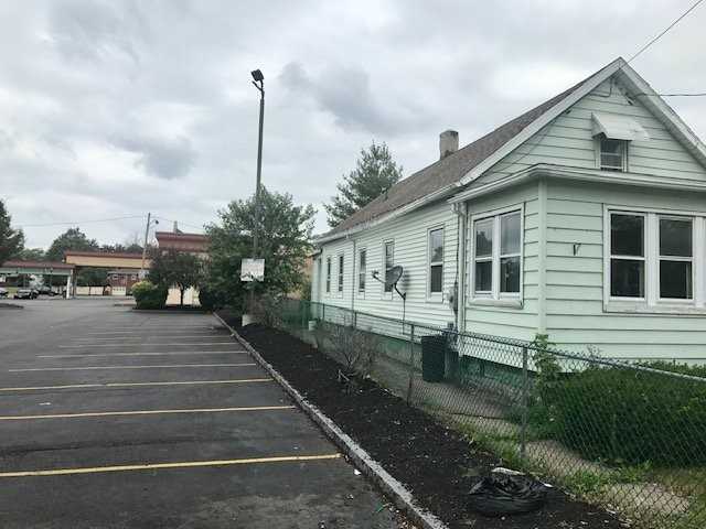 822 19th St - Photo 2 of 8