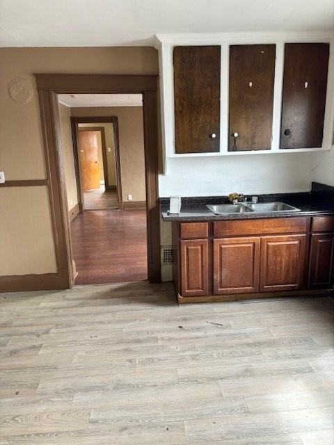 822 19th St - Photo 4 of 8