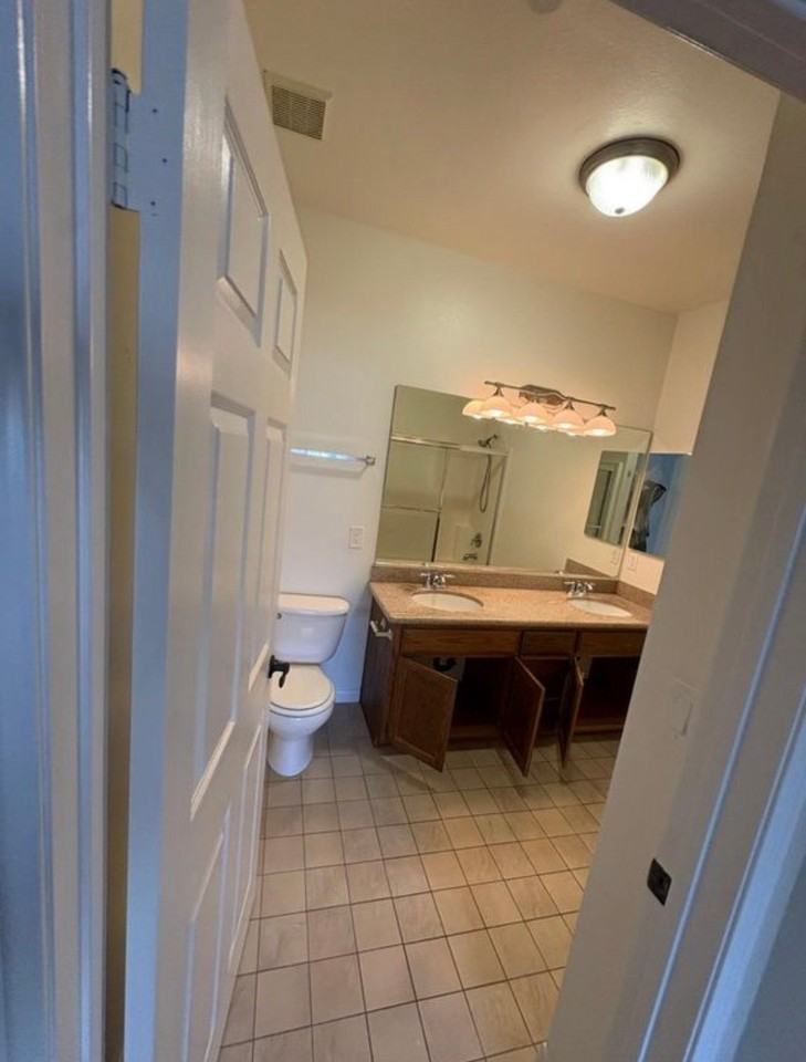 4523 Woodman Ave #101 - Photo 4 of 16