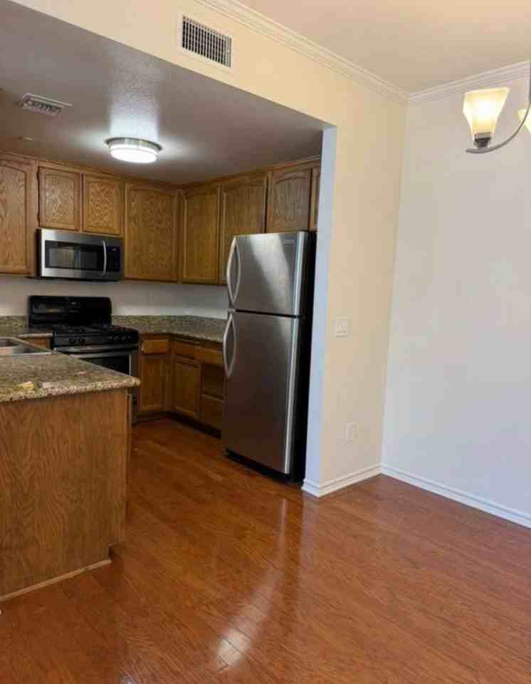 4523 Woodman Ave #101 - Photo 5 of 16