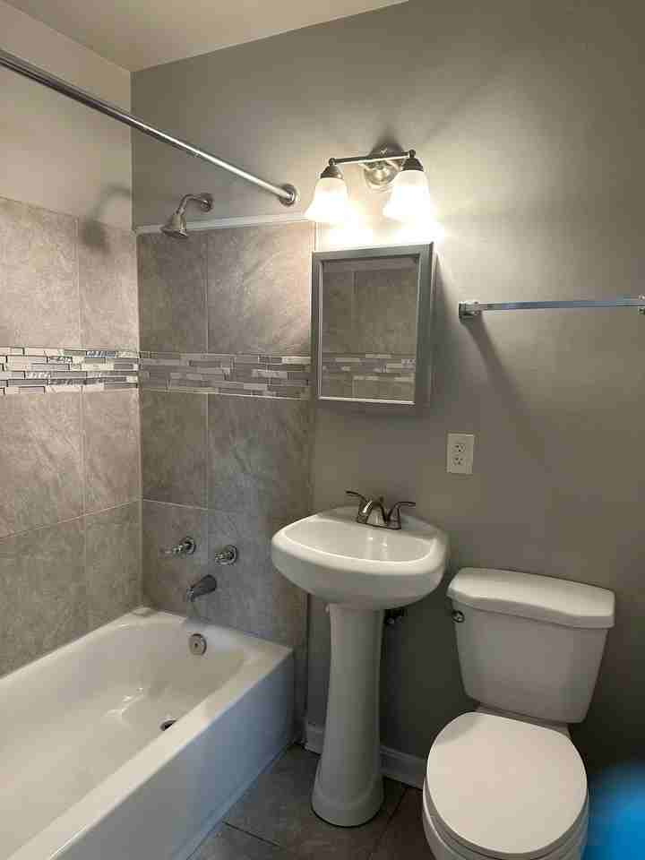 4037 Cedardale Rd - Photo 6 of 13