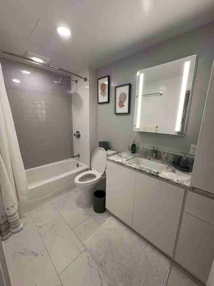 987 Queen St #3908 - Photo 5 of 14