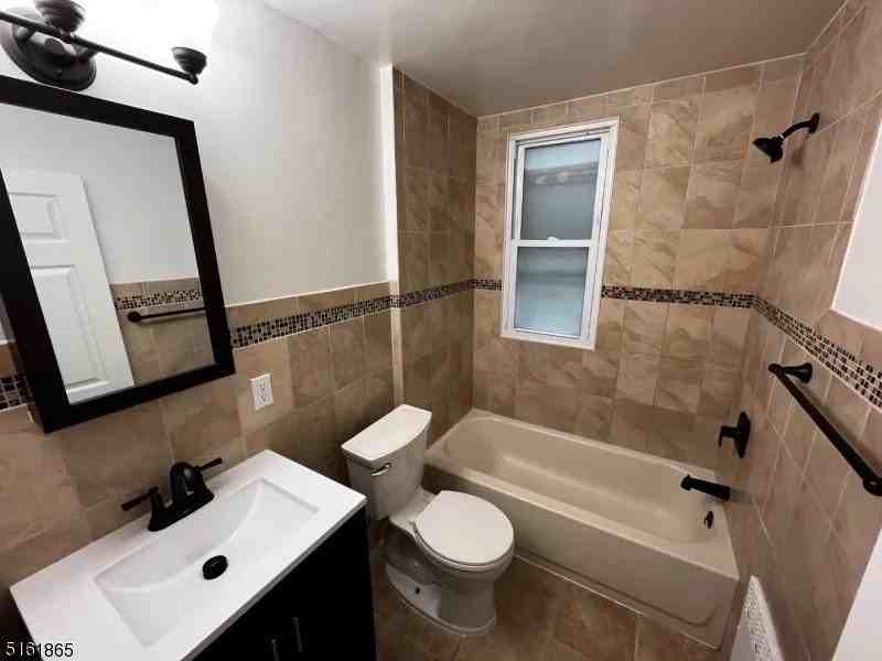 339 Valley Brook Ave #1E - Photo 3 of 8