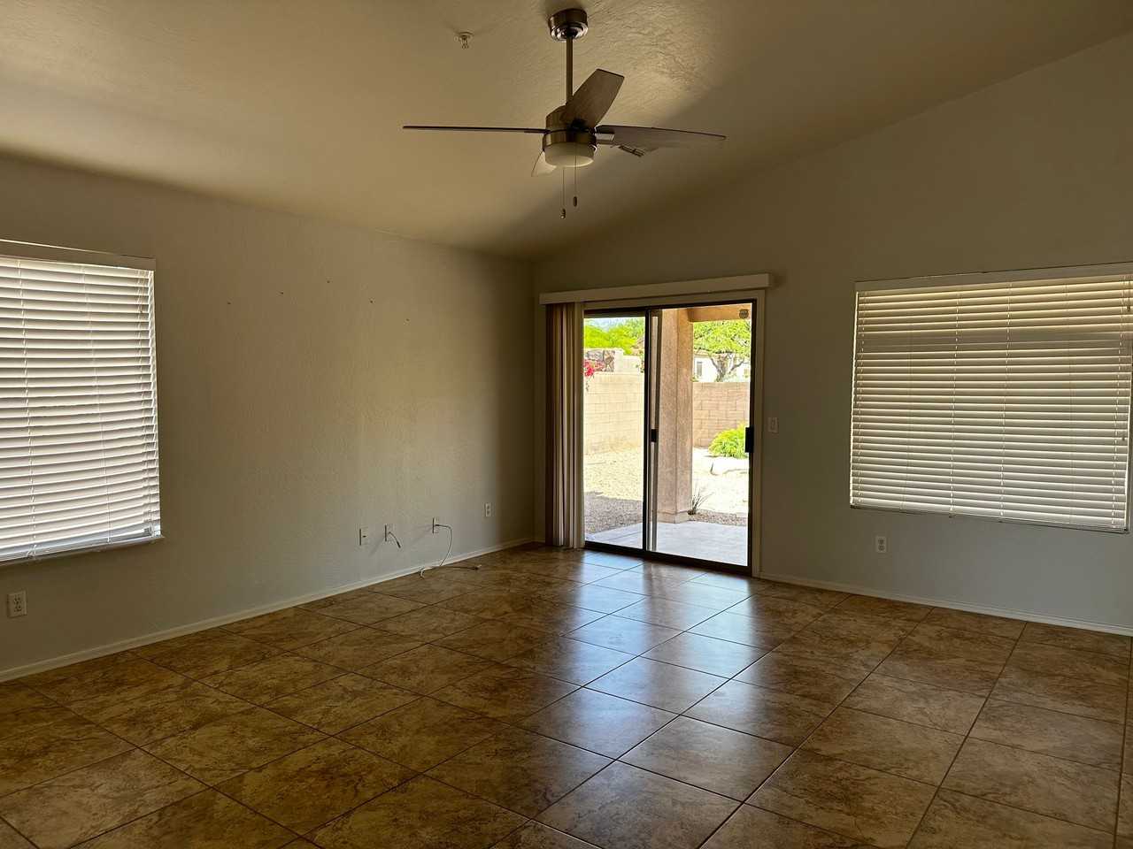 10317 E Penstamin Dr - Photo 5 of 10