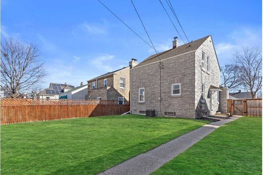 3223 S 25th St - Photo 2 of 16