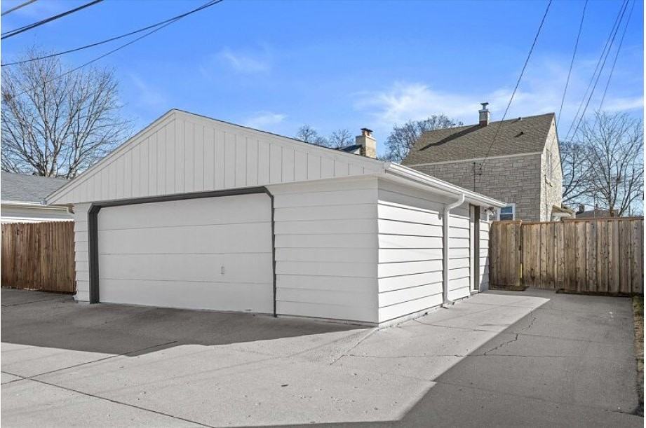 3223 S 25th St - Photo 3 of 16