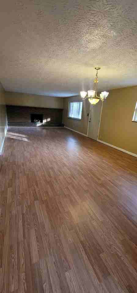 1018 Willow Dr - Photo 3 of 17