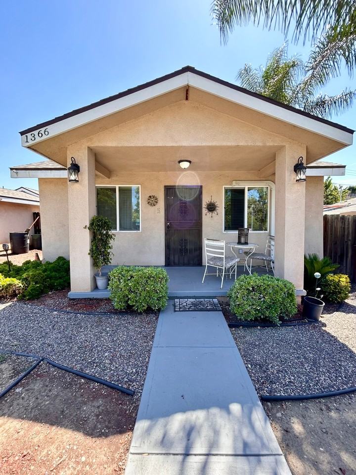 1366 N Soto St - Photo 2 of 14