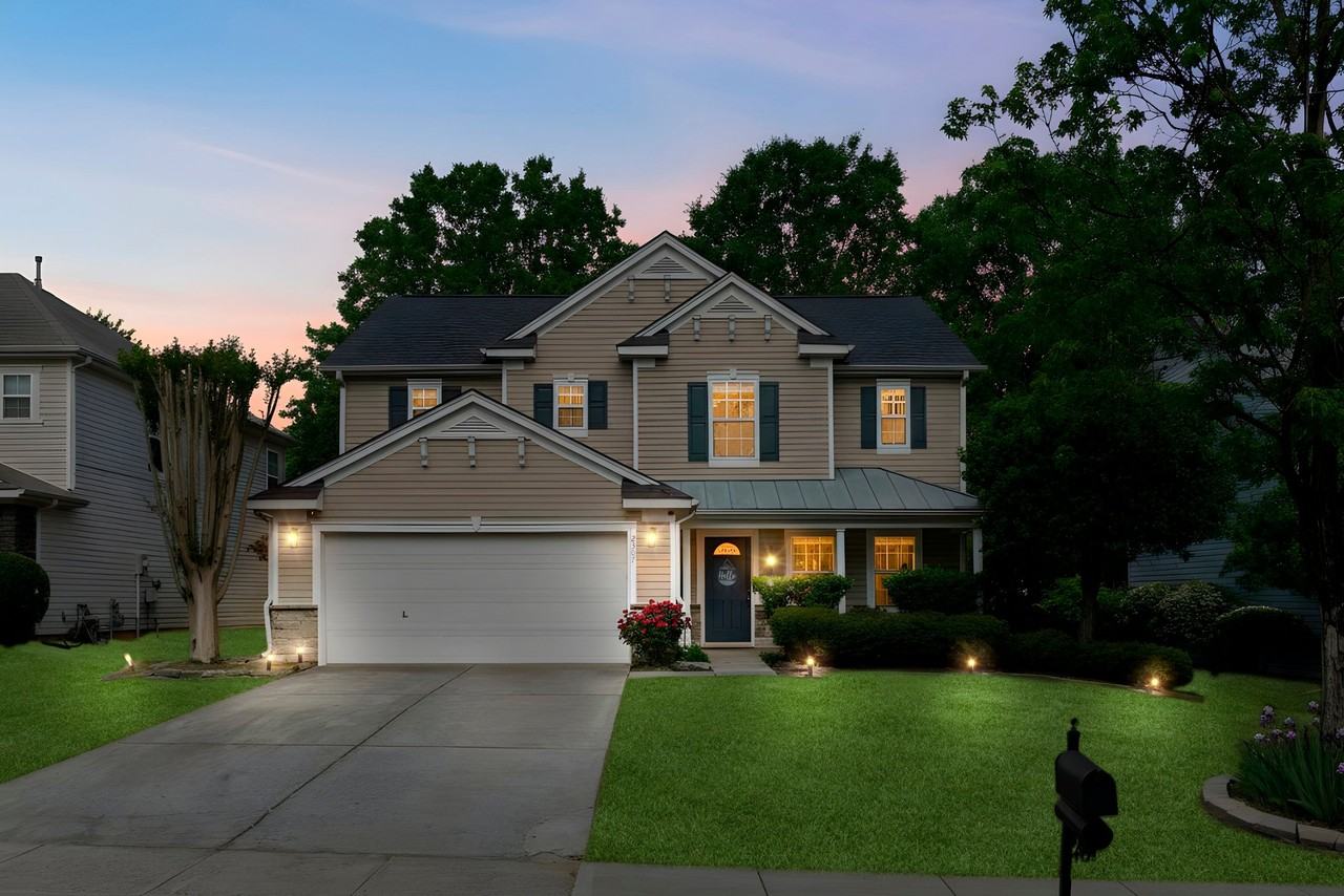 2307 Harwood Hills Ln - Photo 2 of 20