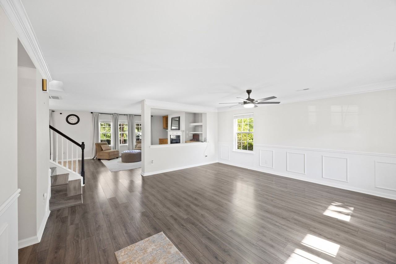 2307 Harwood Hills Ln - Photo 4 of 20