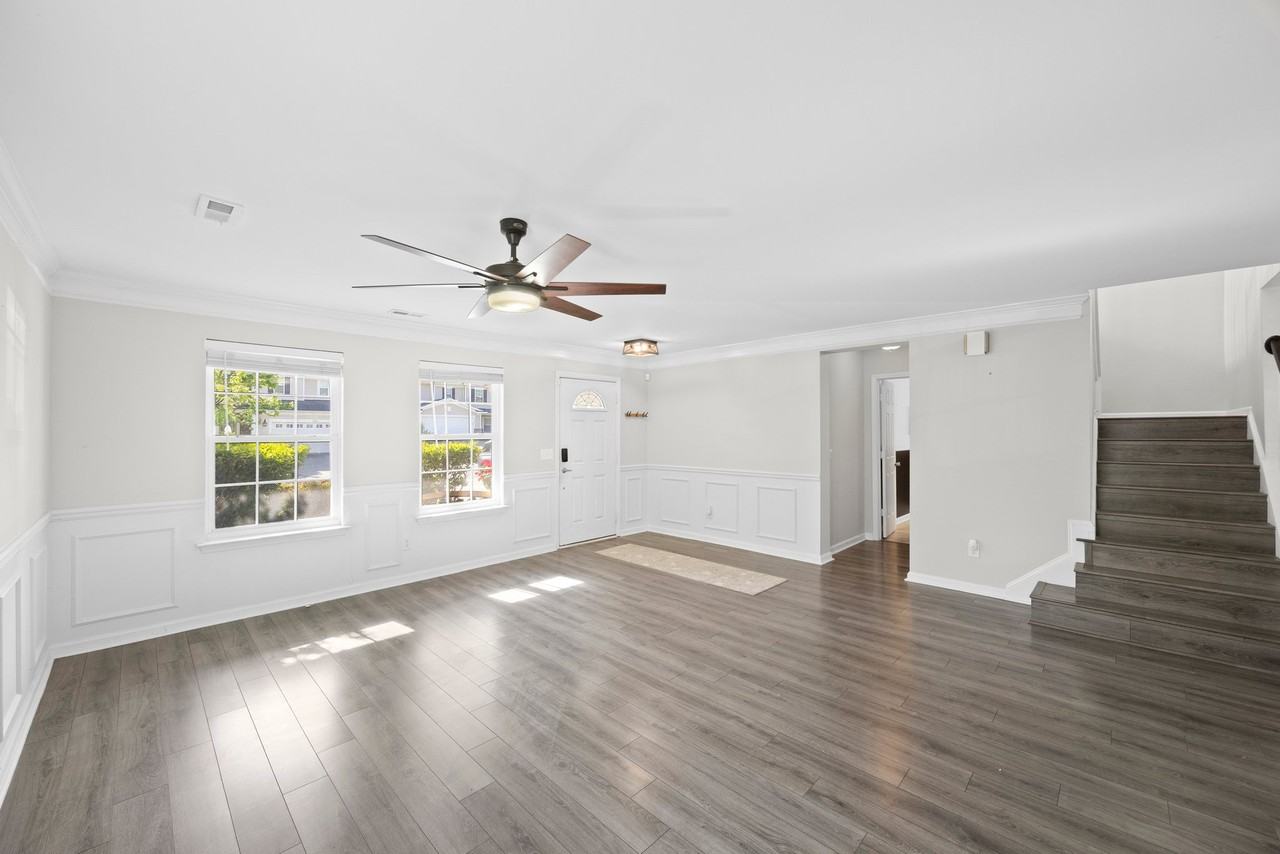 2307 Harwood Hills Ln - Photo 5 of 20