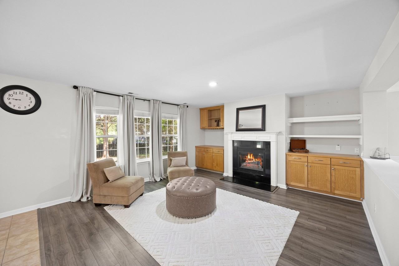 2307 Harwood Hills Ln - Photo 6 of 20