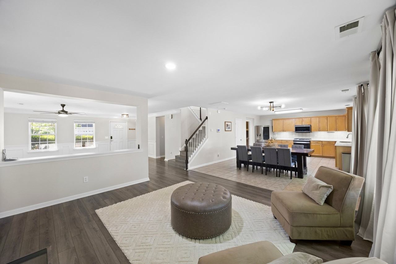 2307 Harwood Hills Ln - Photo 7 of 20