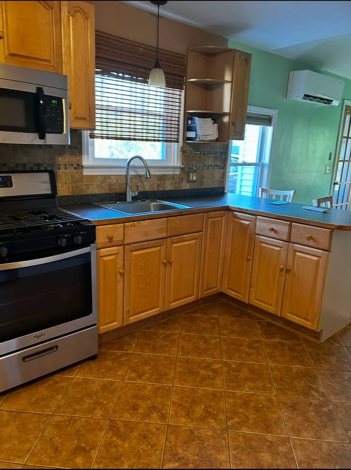 15 Corwin Ave - Photo 4 of 10