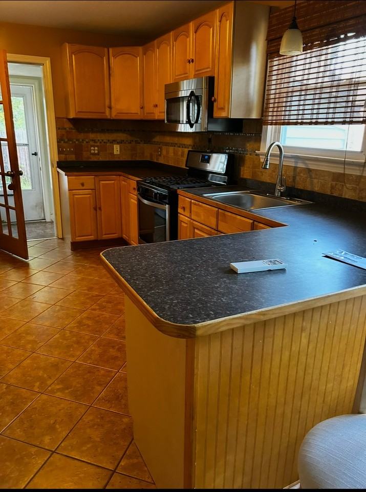 15 Corwin Ave - Photo 5 of 10