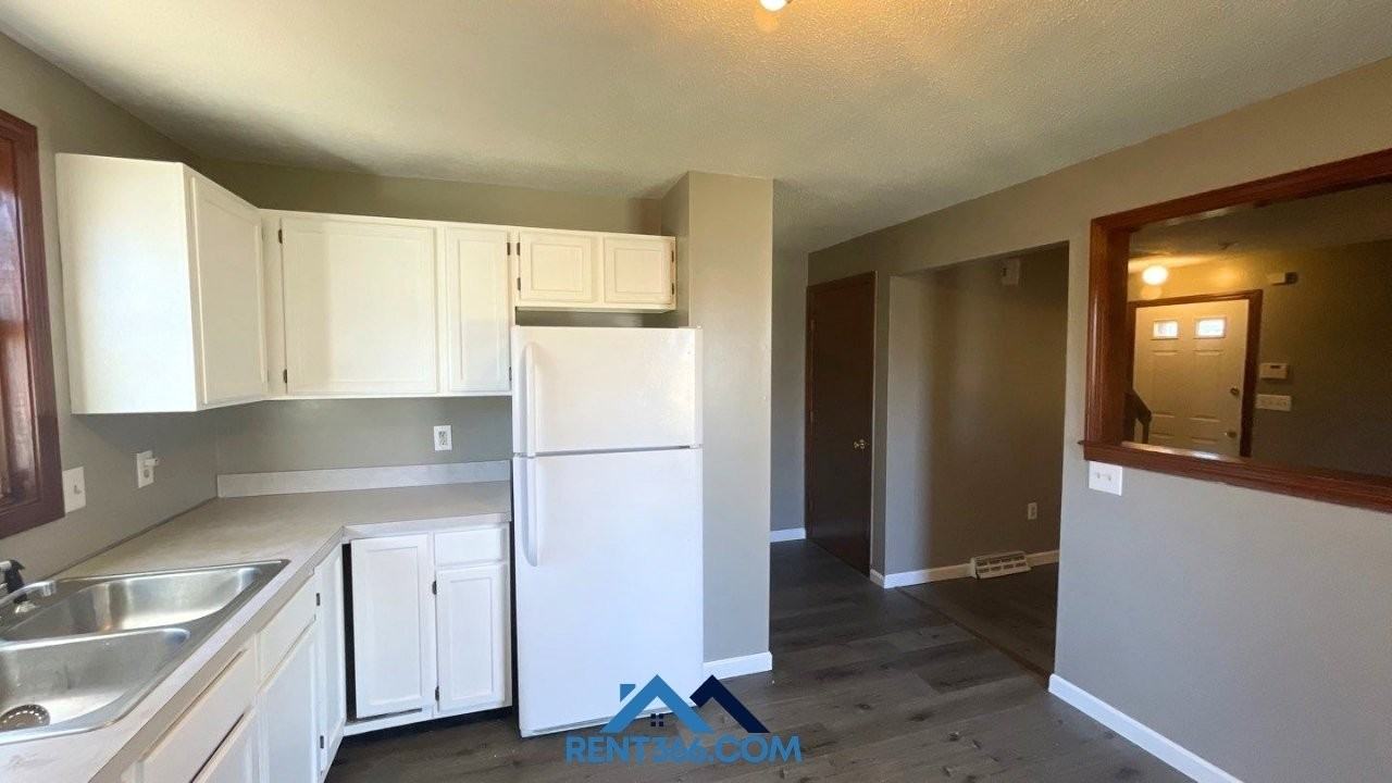 65 Wisteria St - Photo 3 of 15