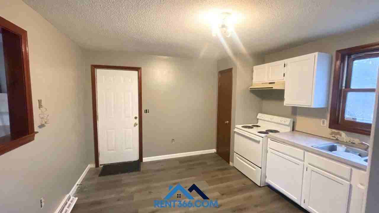 65 Wisteria St - Photo 4 of 15