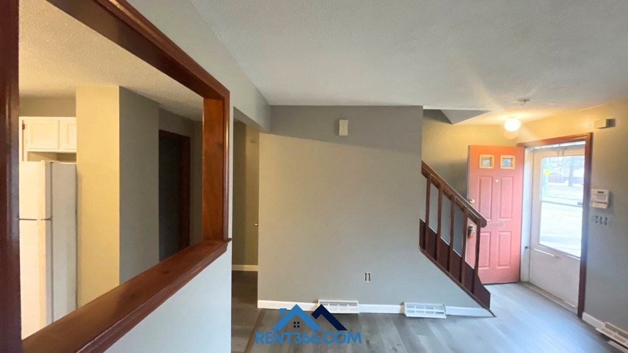 65 Wisteria St - Photo 7 of 15