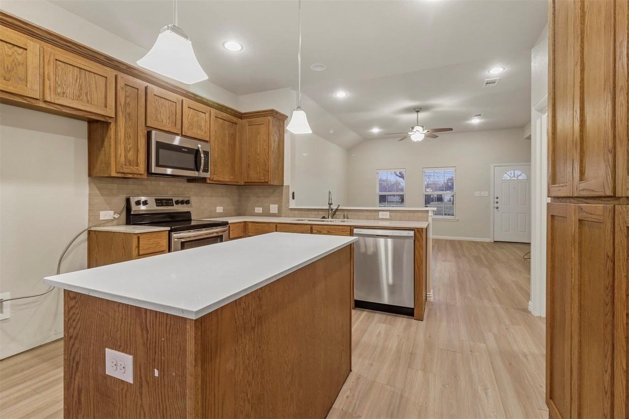 731 W Morton St - Photo 4 of 16