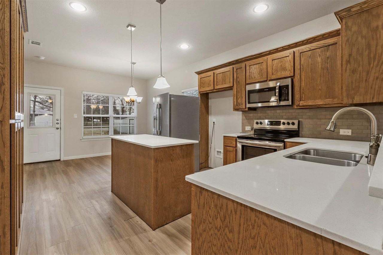 731 W Morton St - Photo 5 of 16
