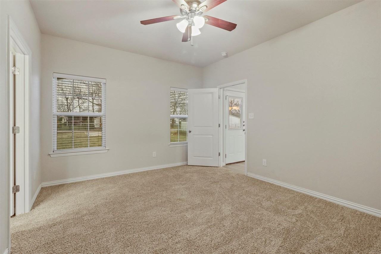 731 W Morton St - Photo 7 of 16