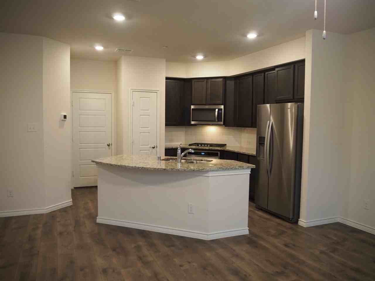 2407 Klamath Dr - Photo 3 of 31