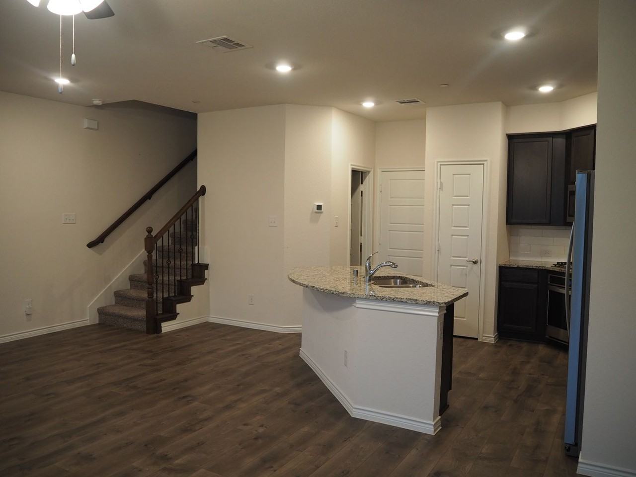 2407 Klamath Dr - Photo 5 of 31