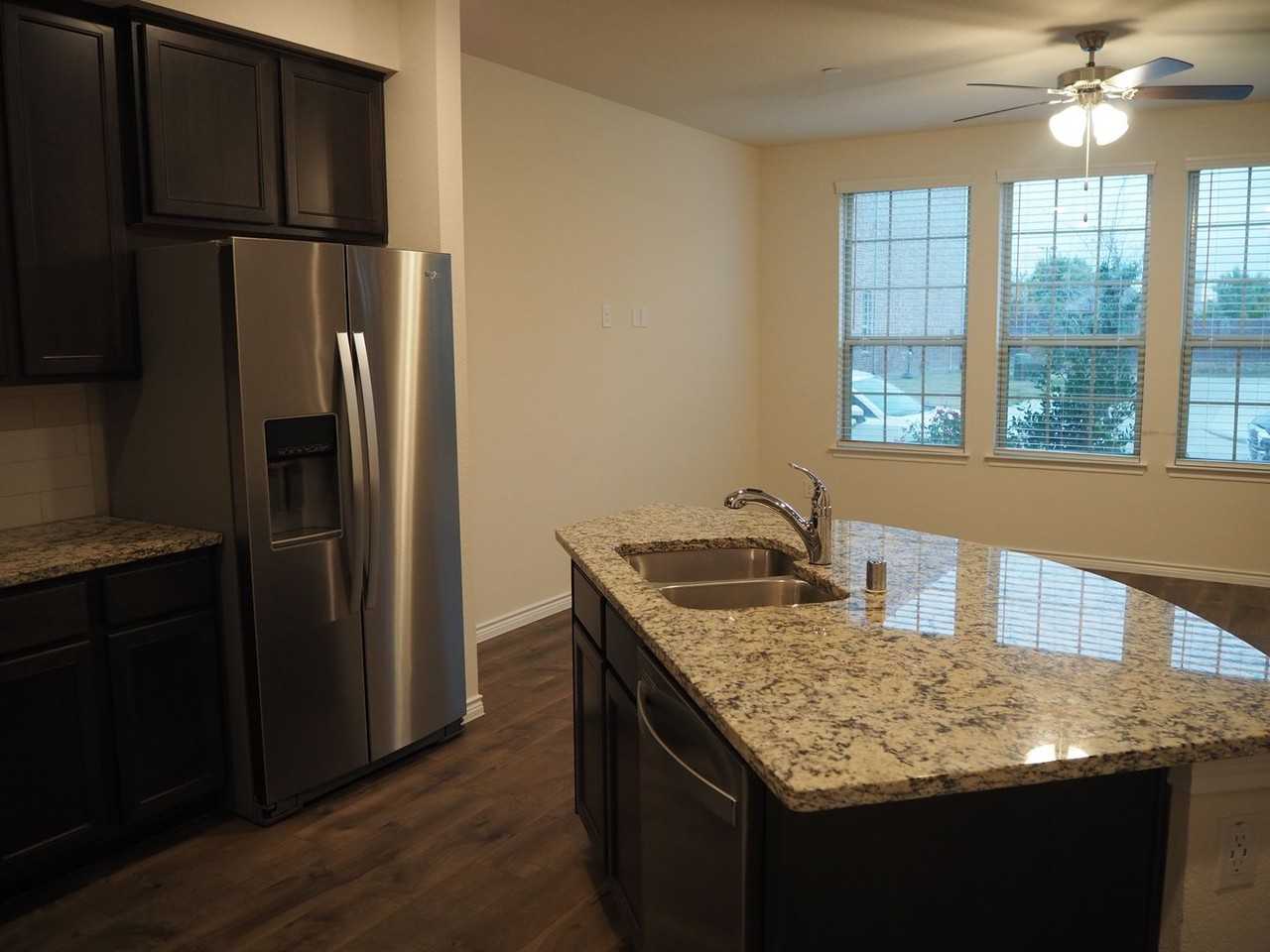 2407 Klamath Dr - Photo 6 of 31