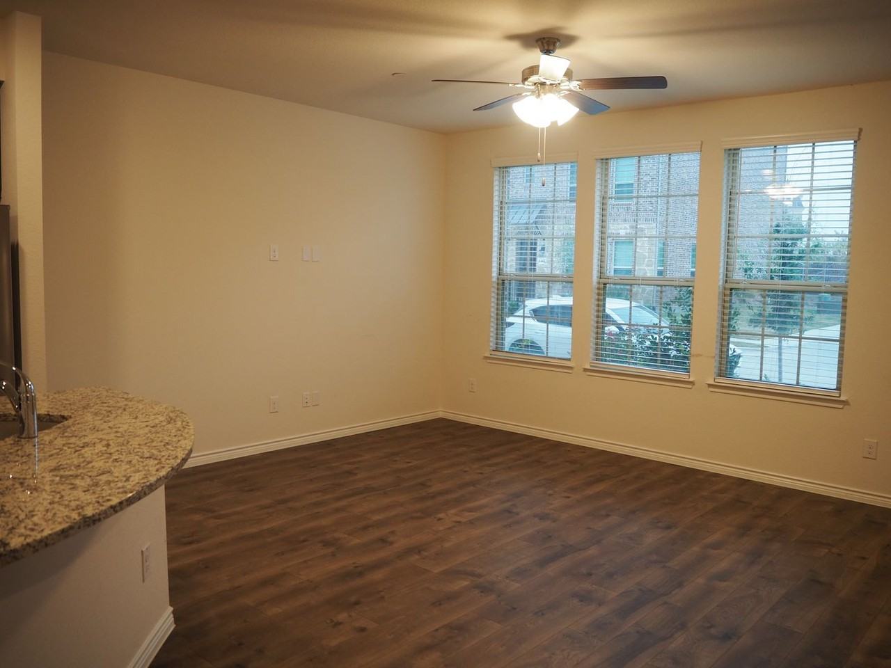 2407 Klamath Dr - Photo 7 of 31