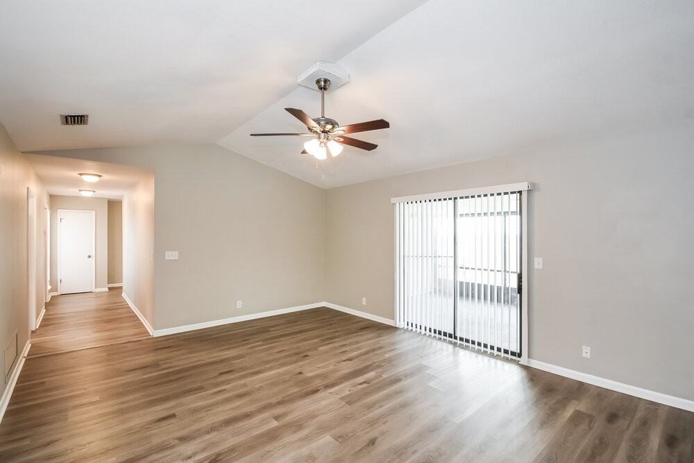 7152 Holiday Hill Ct - Photo 4 of 16