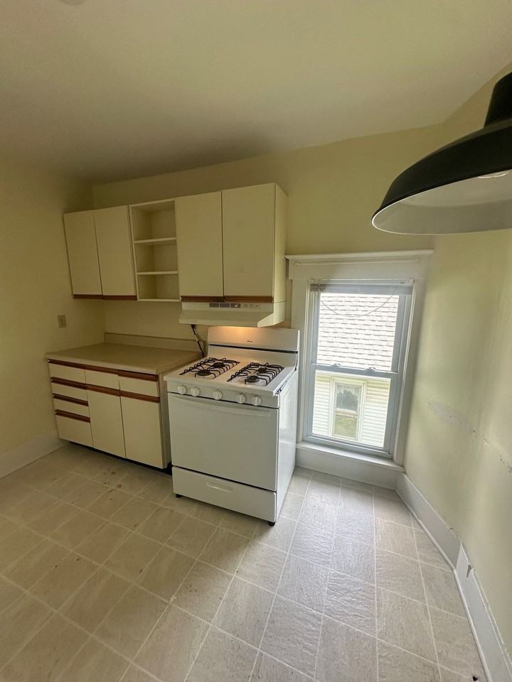 608 W Columbia Ave. - Photo 2 of 4