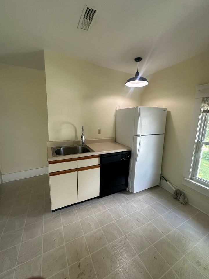 608 W Columbia Ave. - Photo 3 of 4