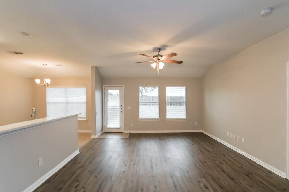 713 Cedar Cove Dr - Photo 4 of 16