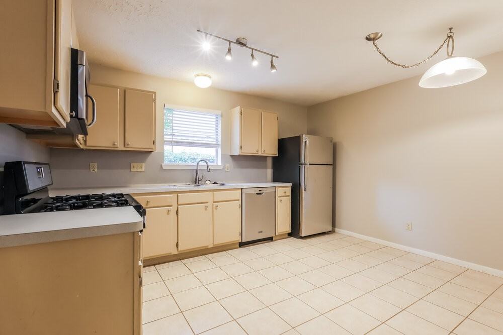 28807 Binefield St - Photo 6 of 16