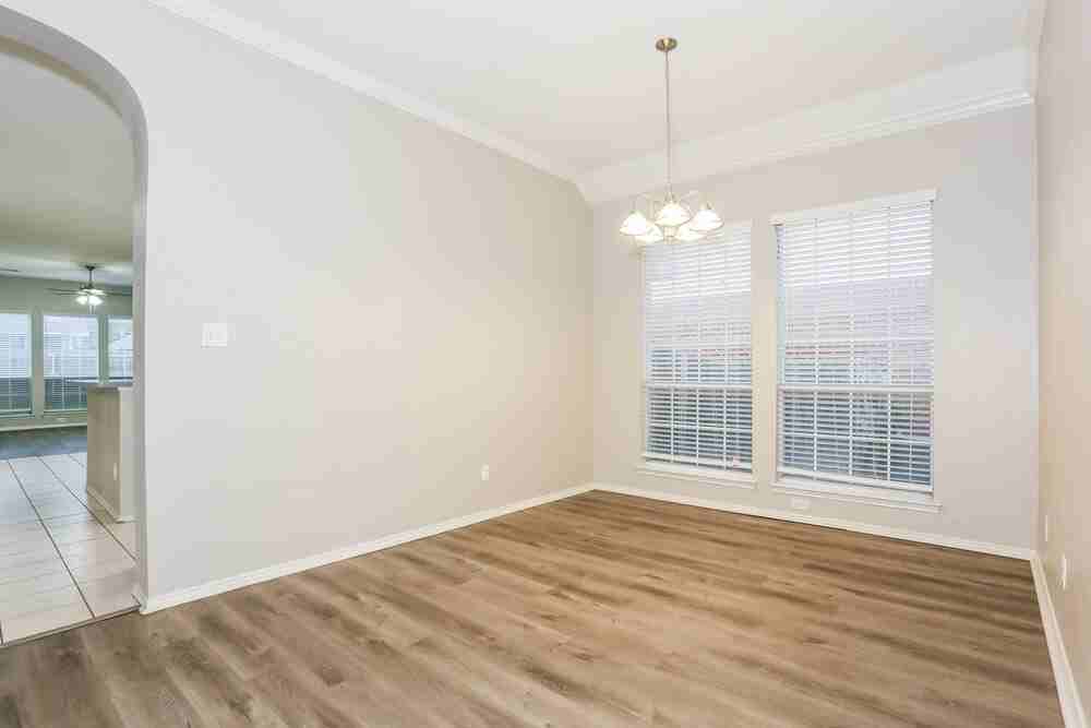 4617 Seneca Dr - Photo 6 of 19
