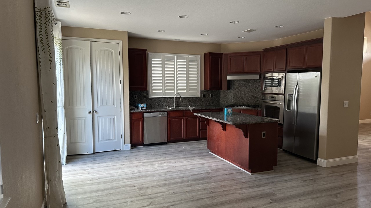 601 Overland Ct #NA - Photo 5 of 18