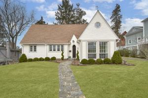 featured image of 319 Oakland Beach Ave #NA