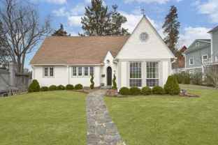 319 Oakland Beach Ave #NA - Photo 1 of 1