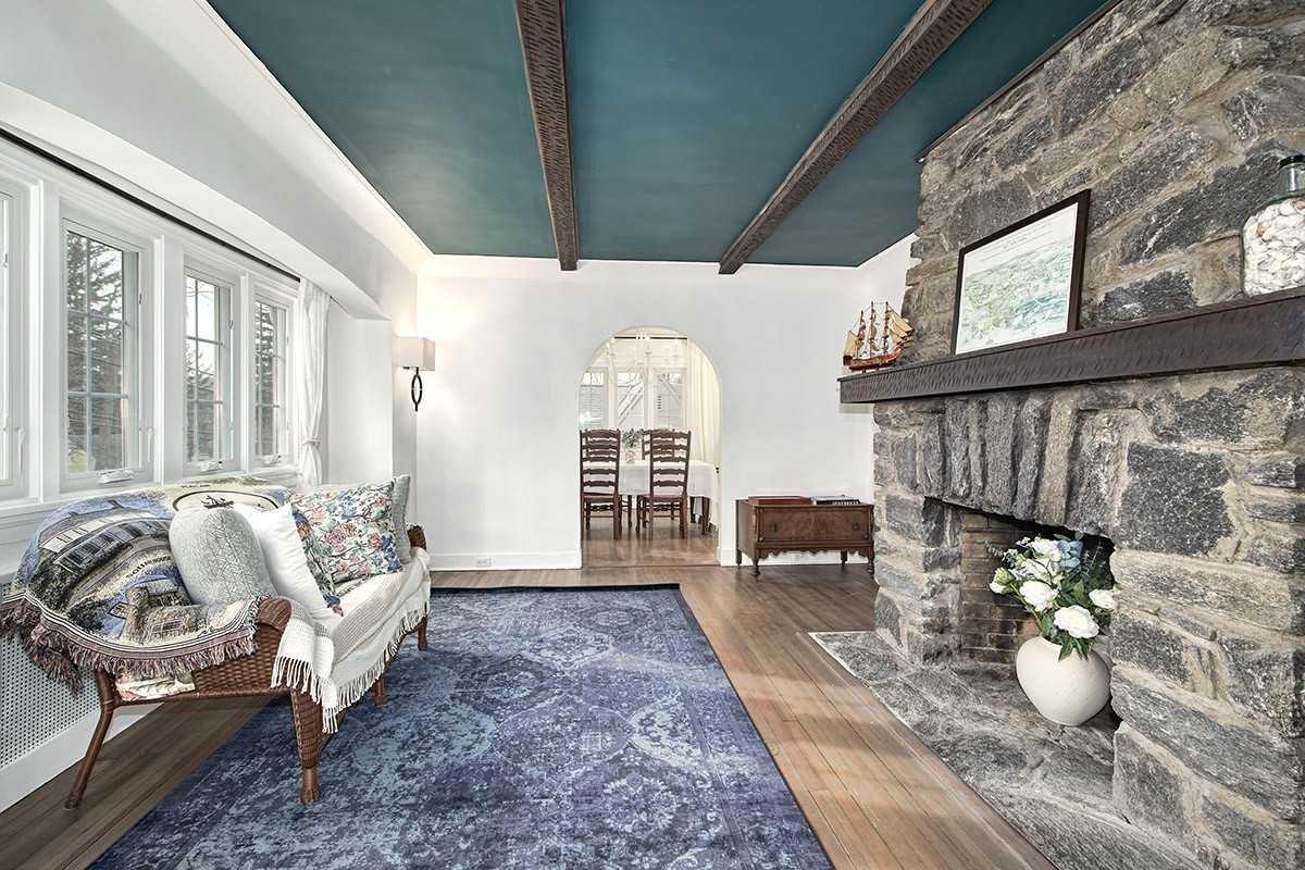 319 Oakland Beach Ave #NA - Photo 2 of 15