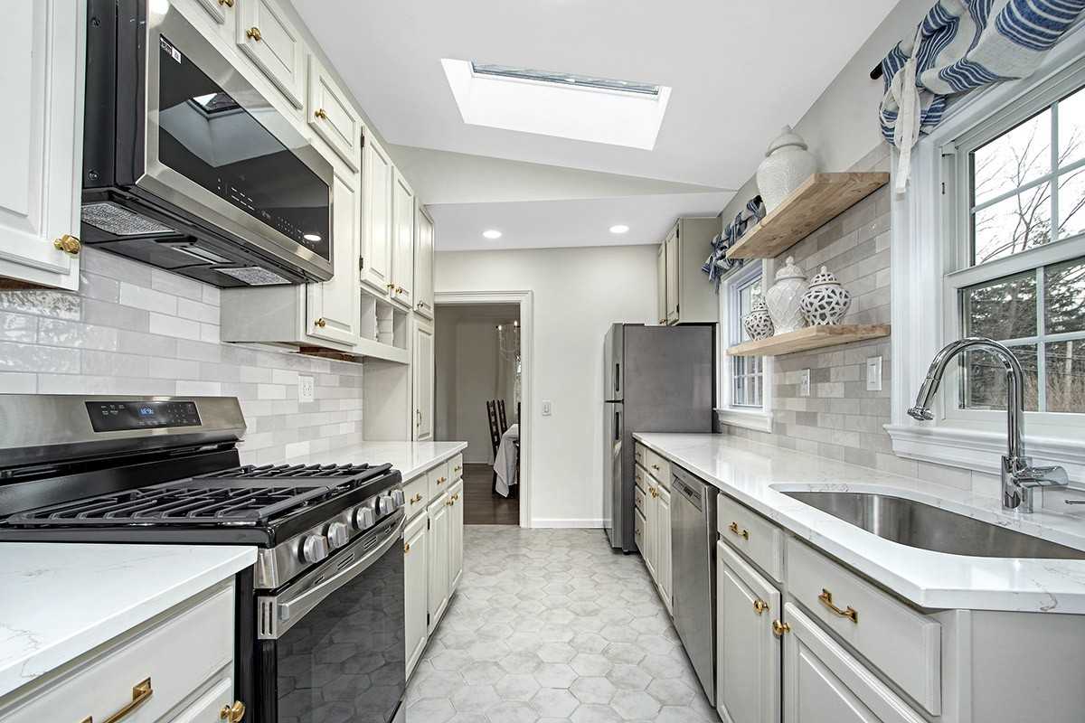 319 Oakland Beach Ave #NA - Photo 3 of 15