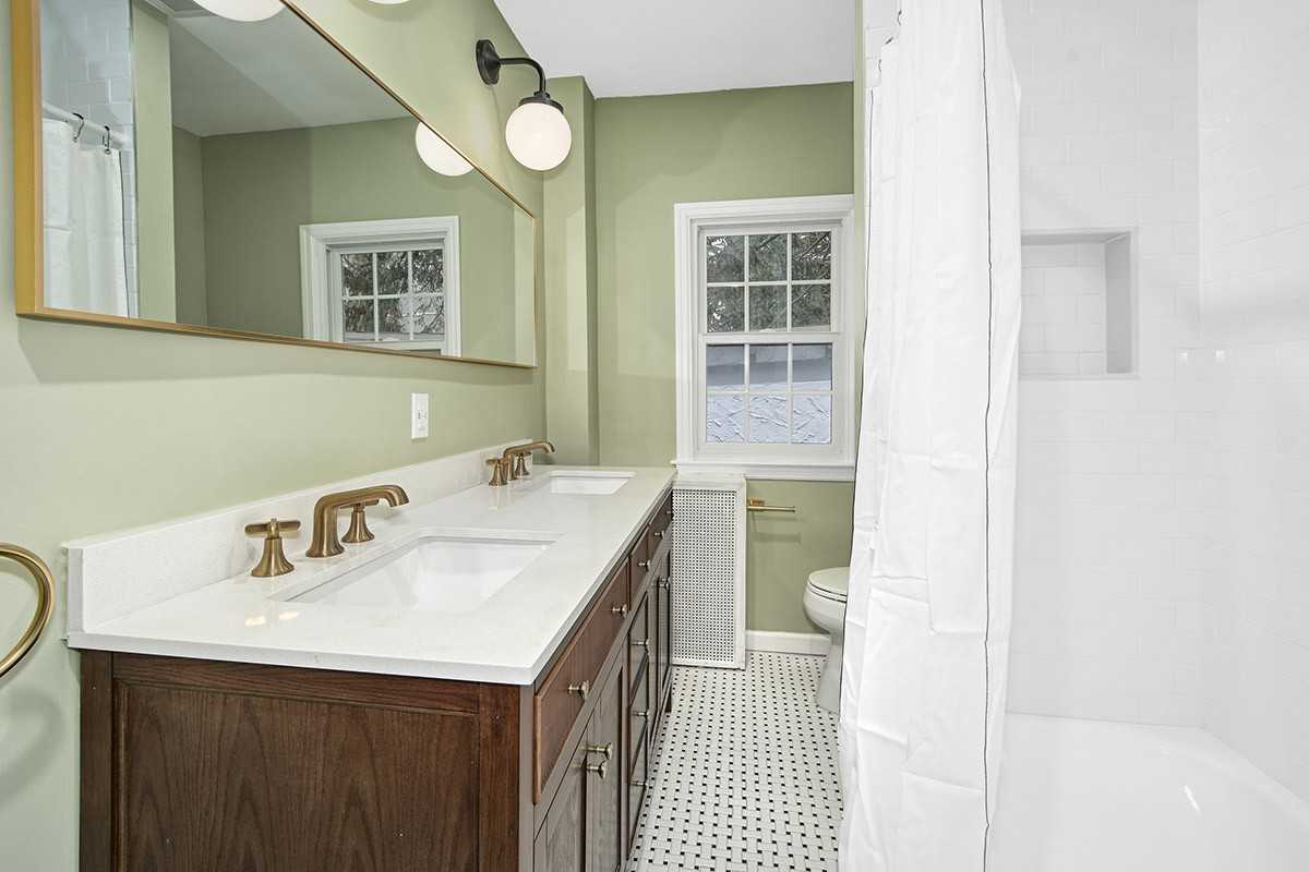 319 Oakland Beach Ave #NA - Photo 5 of 15