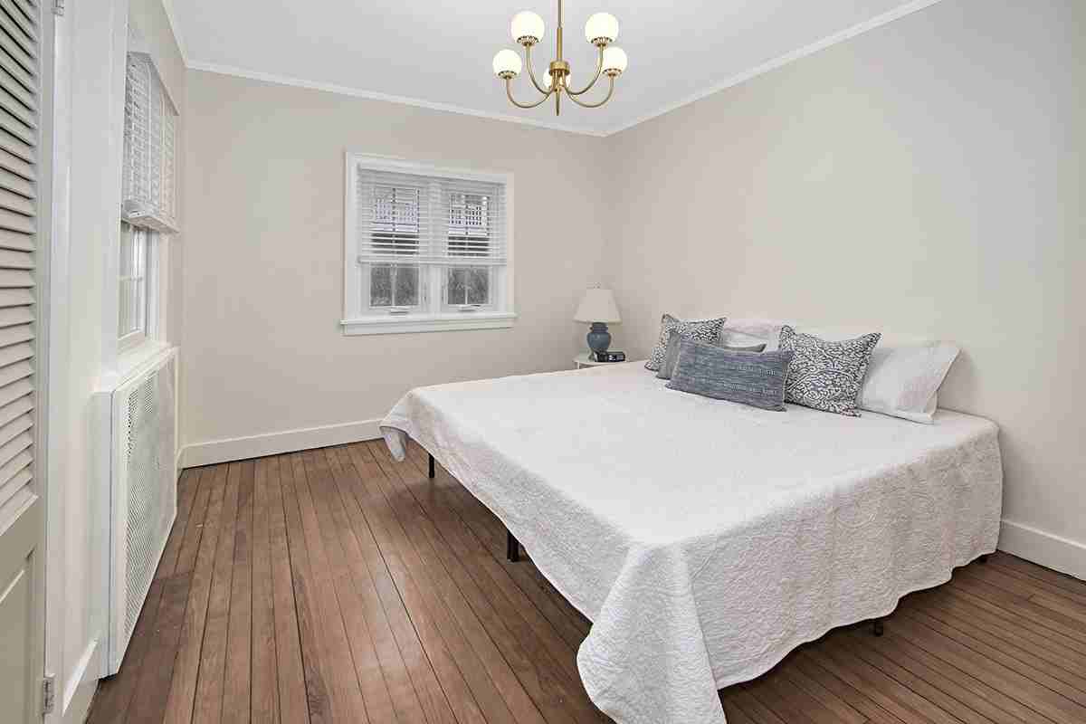 319 Oakland Beach Ave #NA - Photo 6 of 15