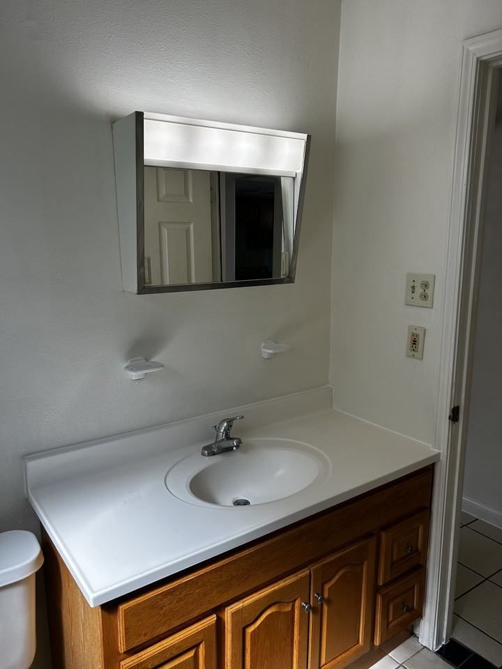 519 Warren St #D - Photo 6 of 17