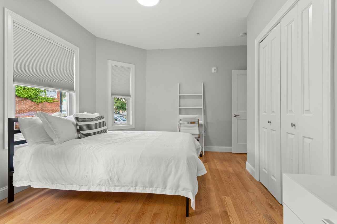 1047 Saratoga St #4 - Photo 4 of 20